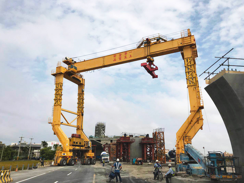 180 Ton Straddle Carrier Crane