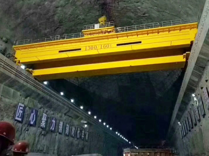 Overhead Crane in Construction