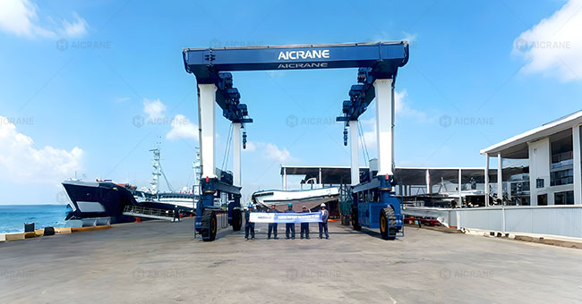 Boat gantry crane for shipyard