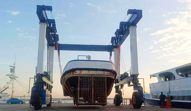 Boat Hoists for Yard-to-Quay Transfers