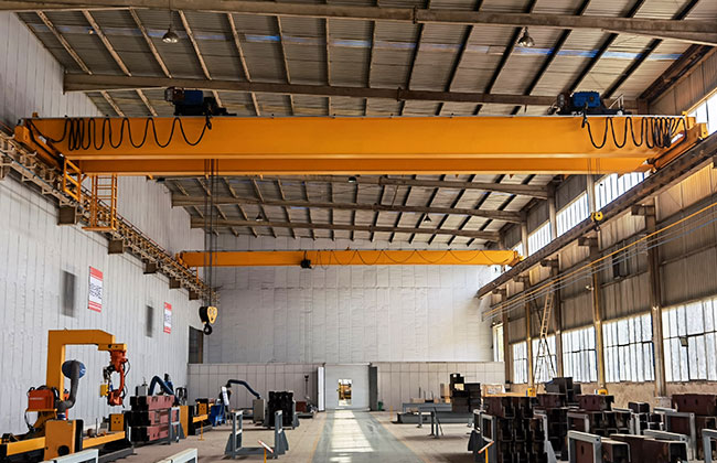 Overhead Crane Installed in Steel Frame Warehouse
