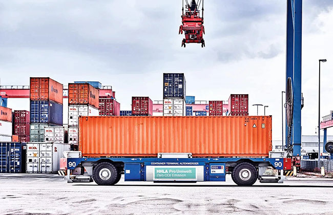 Horizontal transport of containers by AGVs in port operations