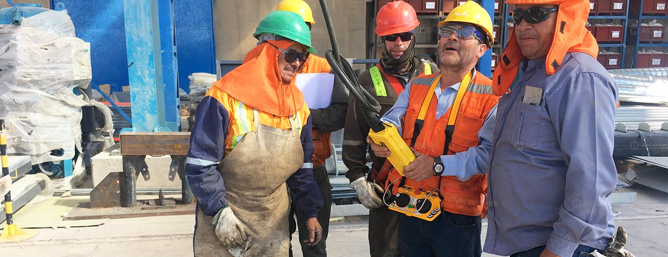 Operator controlling a bridge crane safely during material lifting
