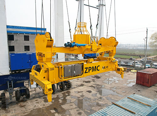 RTG crane featuring anti-sway device for stable lifting in wind