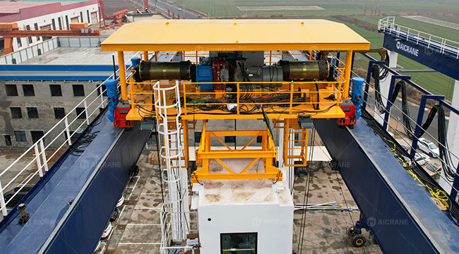 RTG crane trolley with integrated rain cover for all-weather protection