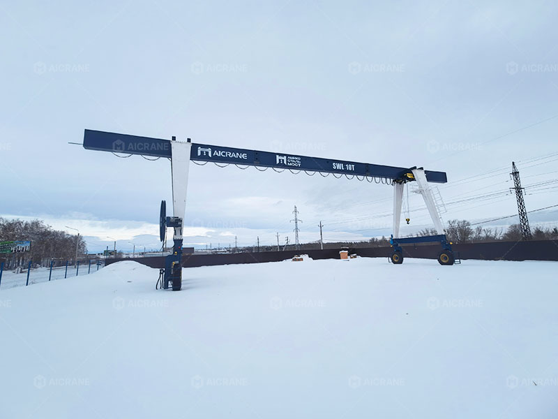 RTG crane operating in snowy conditions during mobile operations