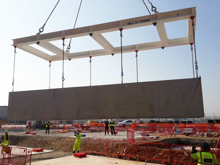 Lifting frame used for precast concrete slab handling