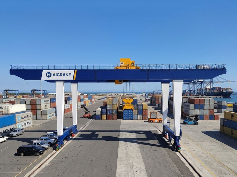 RMG crane at port