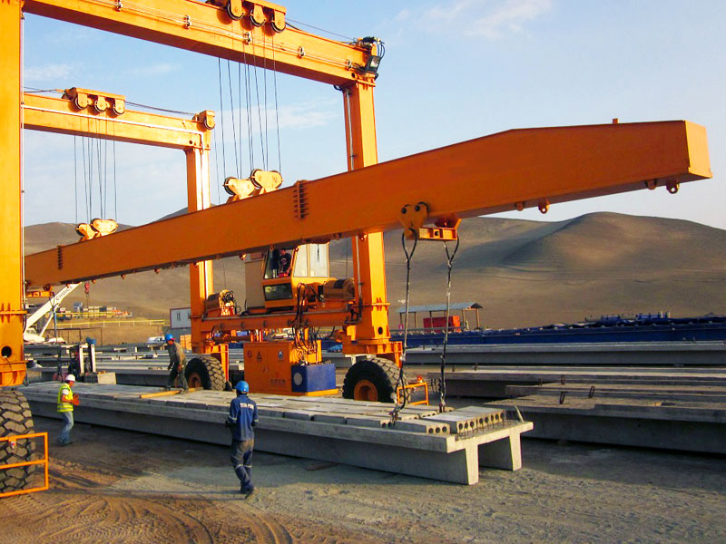 Spreader beam lifting precast concrete T-beam with vertical load distribution