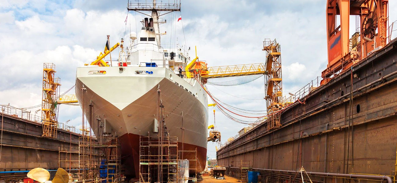 Dock erection and outfitting stage in shipbuilding