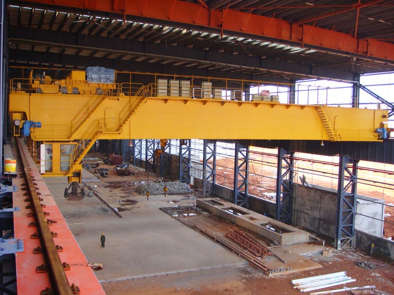 Heavy duty overhead crane for steel mill and industrial material handling