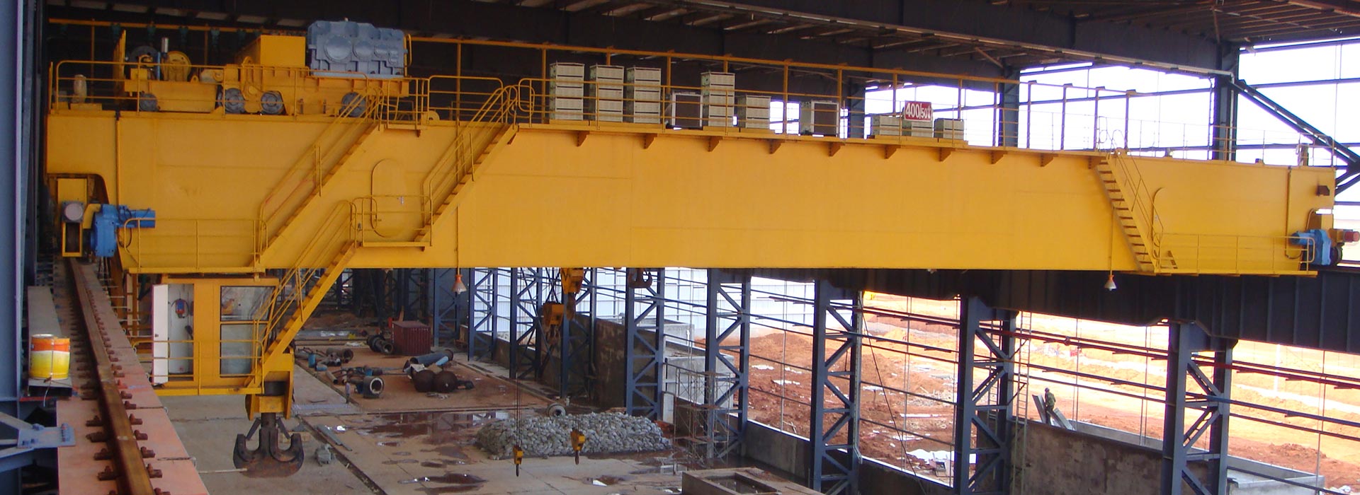 Heavy duty overhead crane for steel mill and industrial material handling