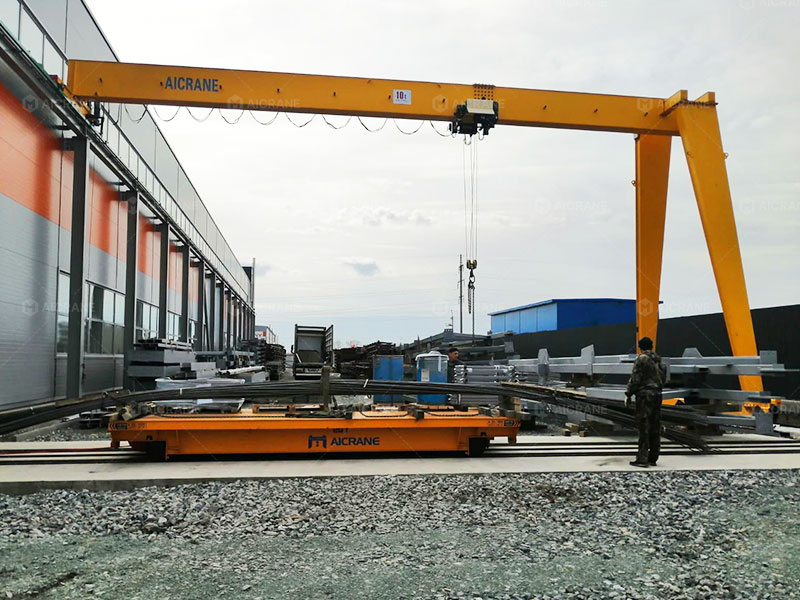Lightweight semi-gantry used for steel handling in outdoor yard