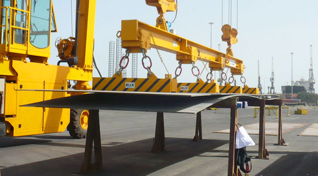 RTG crane with magnetic lifting system for steel plate handling