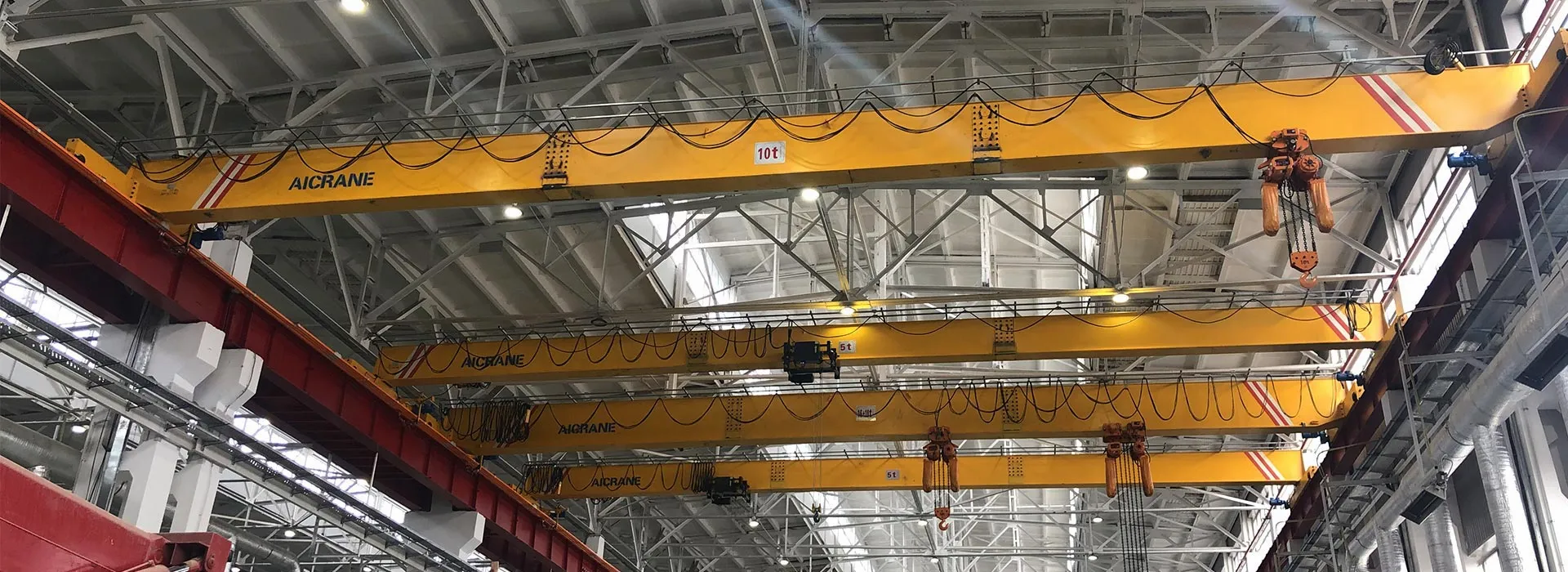 light duty overhead crane used in industrial workshop for material handling