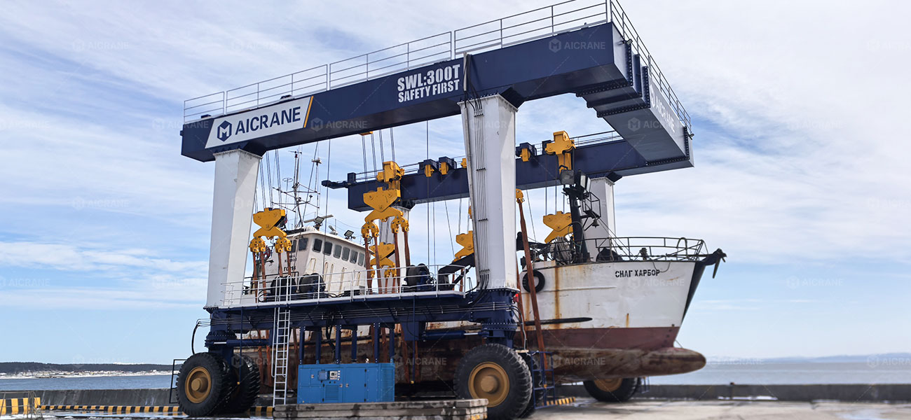 rubber tyred gantry crane handling fishing boats for maintenance