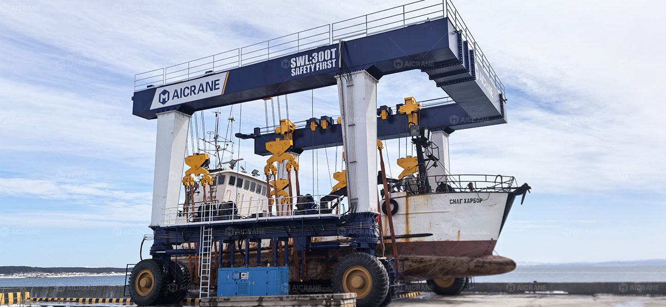 300T Mobile Boat Hoist for Fishing Port in Russia
