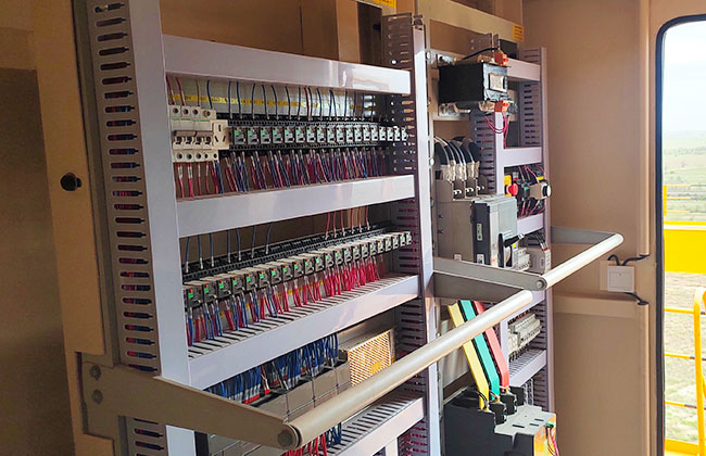 Centralized PLC control system for synchronized precast beam lifting and coordination