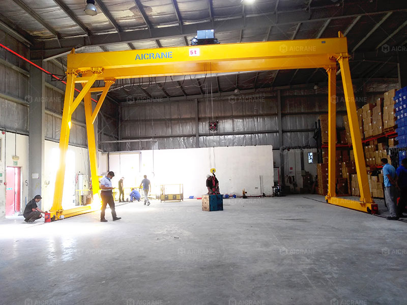 Double girder indoor gantry crane with hoist for compact lifting