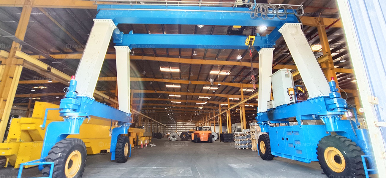 Indoor rubber tyred gantry crane in manufacturing factory