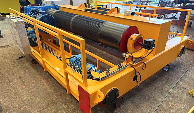 Modular crane hoisting trolley with integrated drive units for easy maintenance