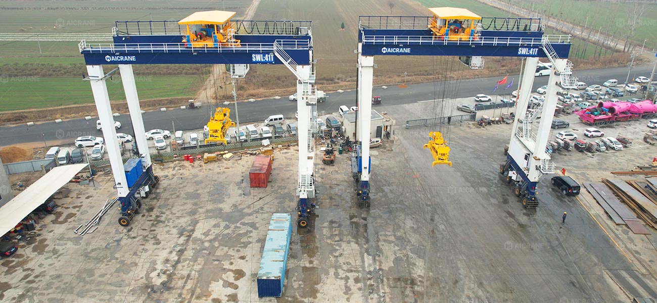 RTG crane for container handling at a port terminal