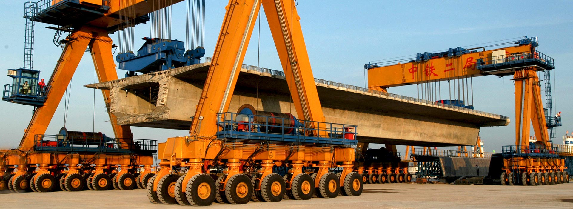 Synchronized multi-crane lifting of precast bridge beam
