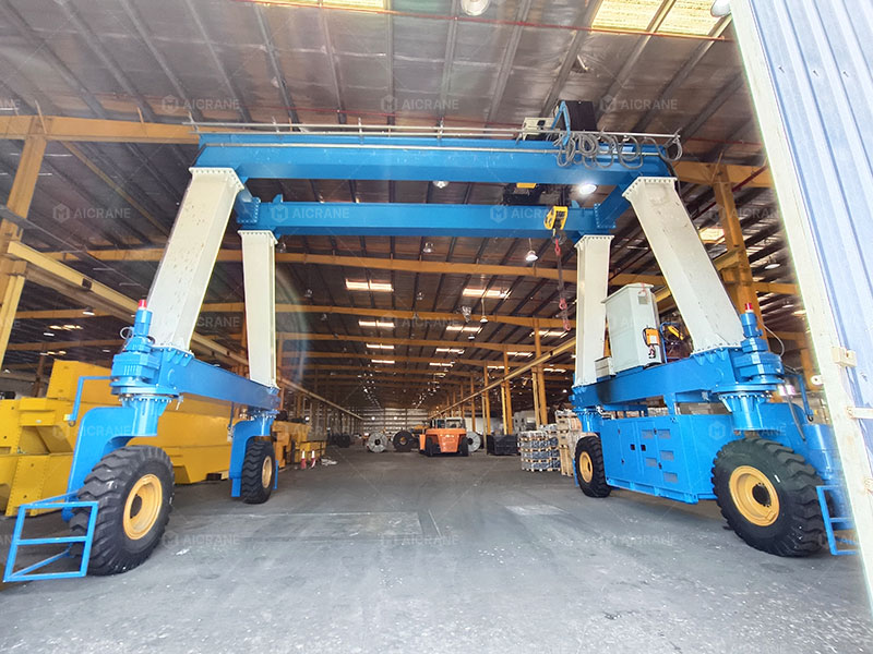 Double girder rubber tyred indoor gantry crane for heavy mobile lifting