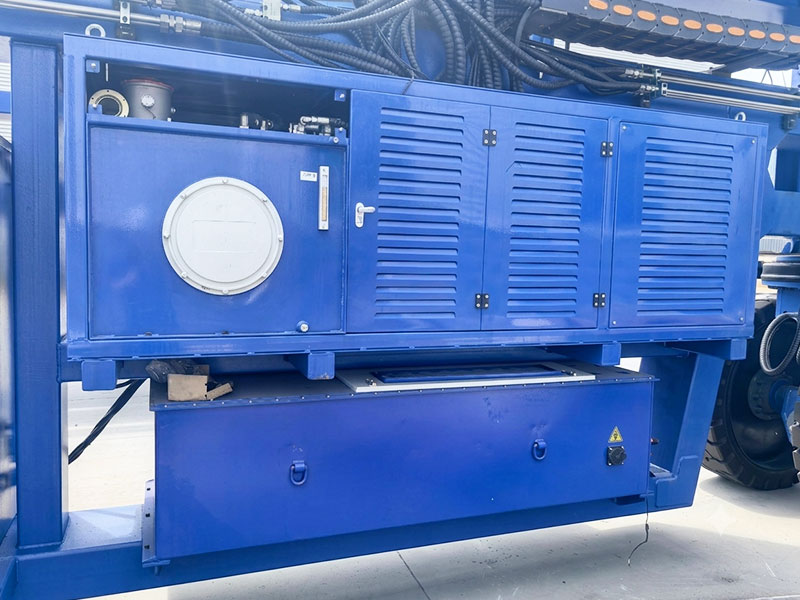 Battery powered electric rubber tyred gantry crane for eco-friendly material handling