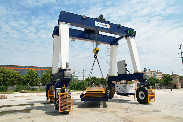 Double girder RTG crane structure with reinforced box girders for heavy loads