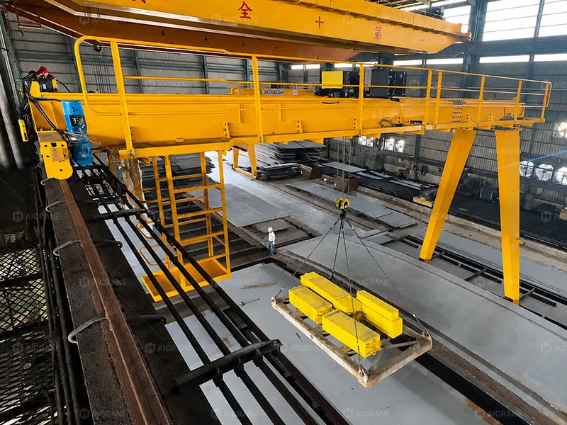 Double girder indoor semi gantry crane for stable heavy lifting
