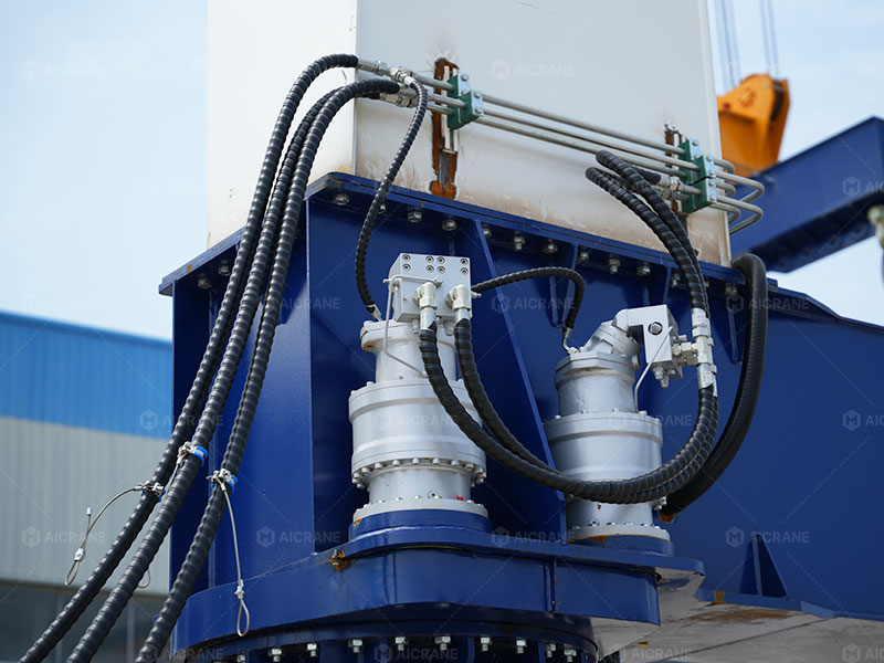 Hydraulic drive system of a rubber tyred gantry crane for smooth and precise movement control