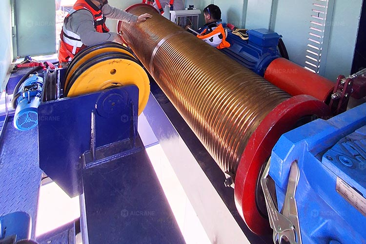 RTG crane hoisting drive system with motor, gearbox, and braking components