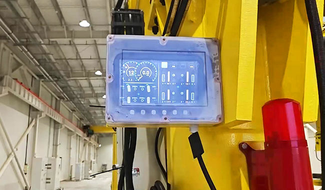 Load monitoring system with real-time equipment status display