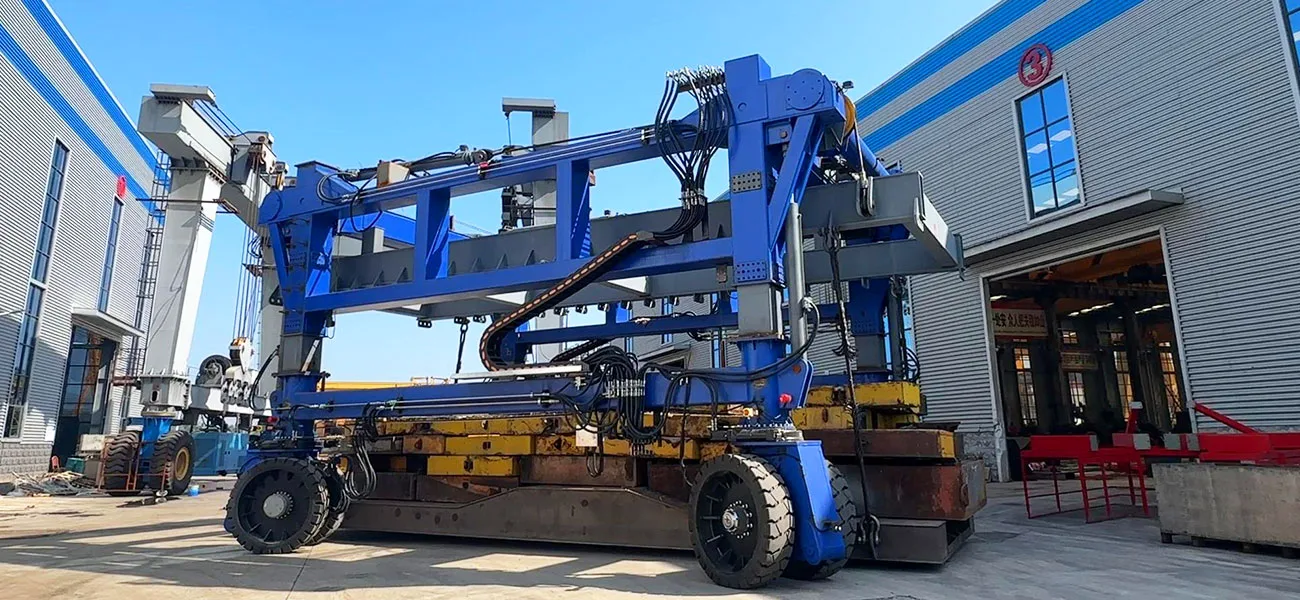 Straddle carrier transporting containers and heavy industrial loads for port and industrial applications