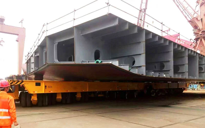 Self propelled mobile transporter for shipyard and offshore module transportation